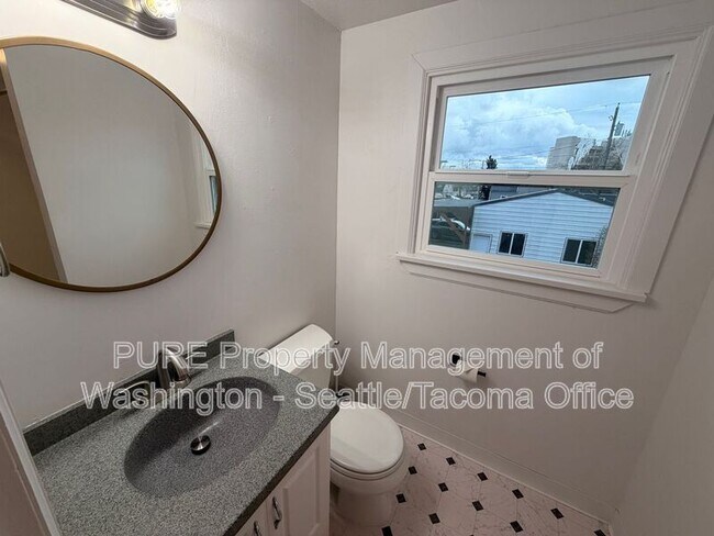 Building Photo - 3136 S 18th St