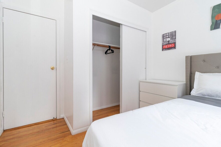 Building Photo - 340 E 94th St