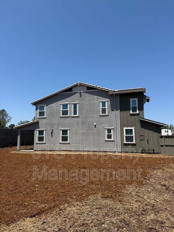 Building Photo - 4070 Monterey Grv