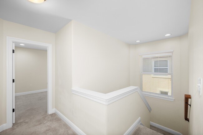 Building Photo - 13 Dominica Ct