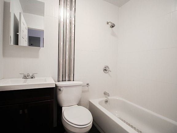 Building Photo - "Spacious 3-Bedroom Gem with 2 Full Baths ...