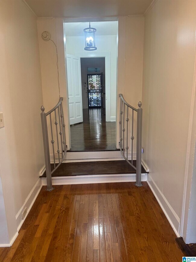 Building Photo - 3904 8th Ct S