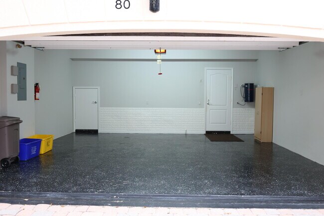 Building Photo - 80 Live Oak Cir