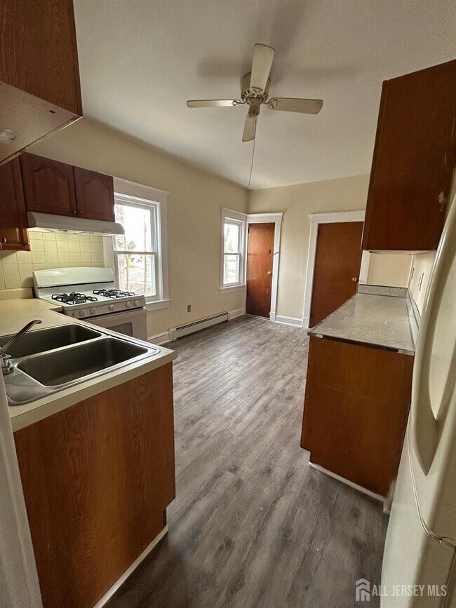 Building Photo - 124 William St