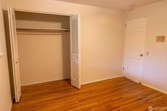 Building Photo - 3bd/2.25ba Bellevue Home