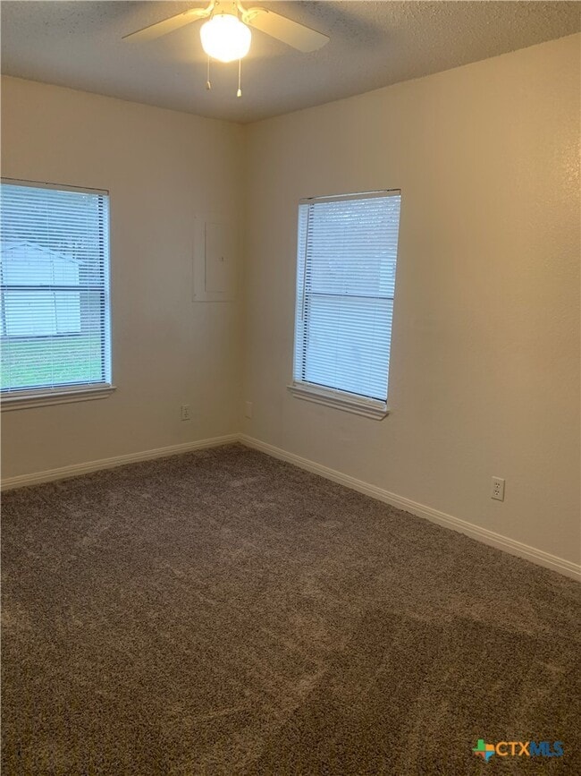 Building Photo - 116 W Stacie Rd