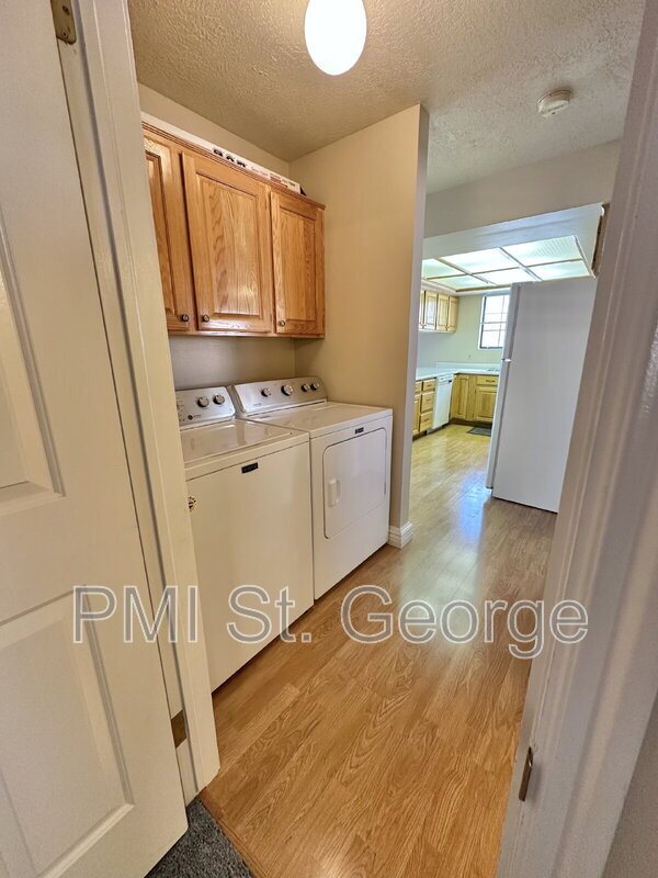 Building Photo - 55 E 600 S