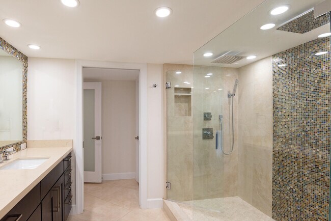 Building Photo - 5070 N Ocean Dr