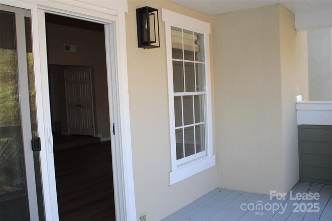 Building Photo - 19839 Henderson Rd