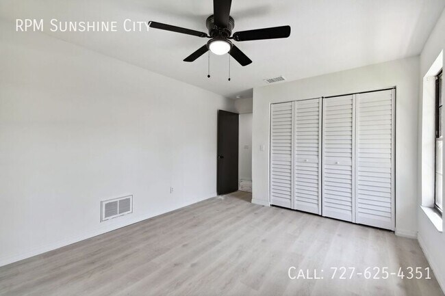 Building Photo - 4310 Columbus Way S