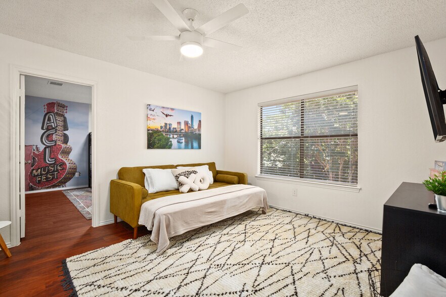 Living room 2 - 8309 Priest River Dr