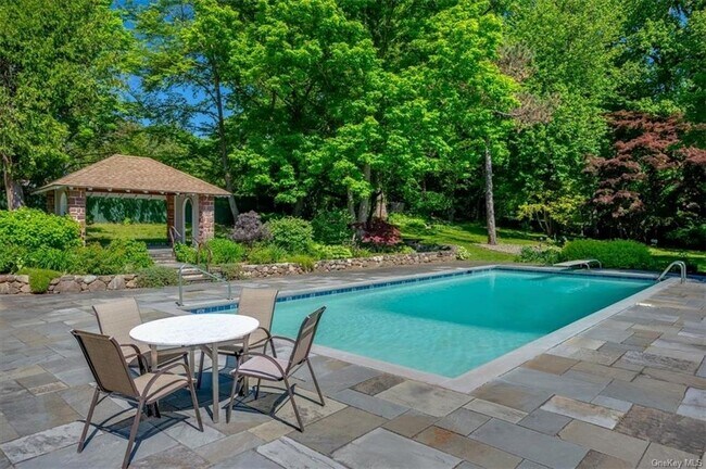 Building Photo - 112 Old Mountain Rd