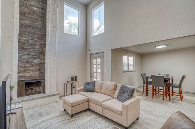 Building Photo - 311 Zenith Dr