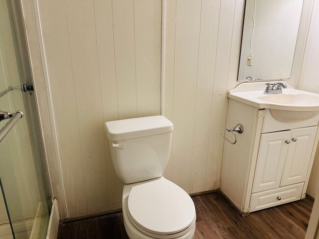 Building Photo - 5-Bed/2.5-Bath Rental by the Colorado River and Marina Proximity and Shopping Convenience!