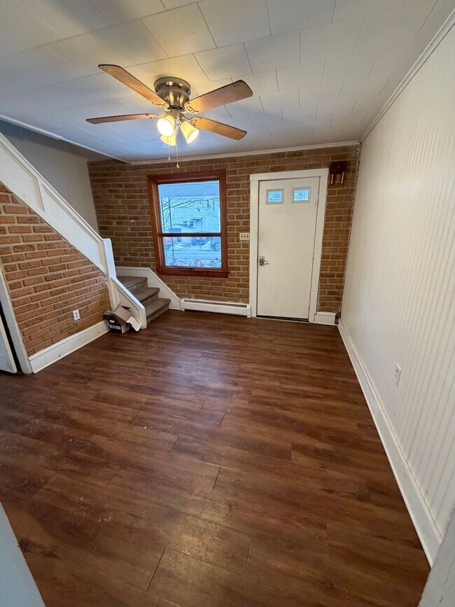 Building Photo - Single Family 3 Bedroom - Half Off 1st Months Rent