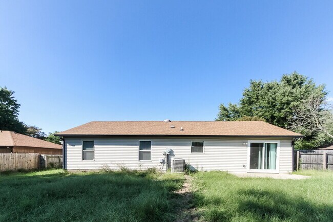 Building Photo - 819 Bitter Bark Ln