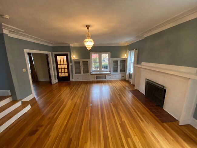 Building Photo - 2975 Claremont Rd