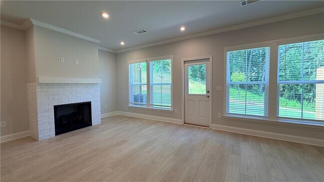 Building Photo - 3235 Cherry Dr