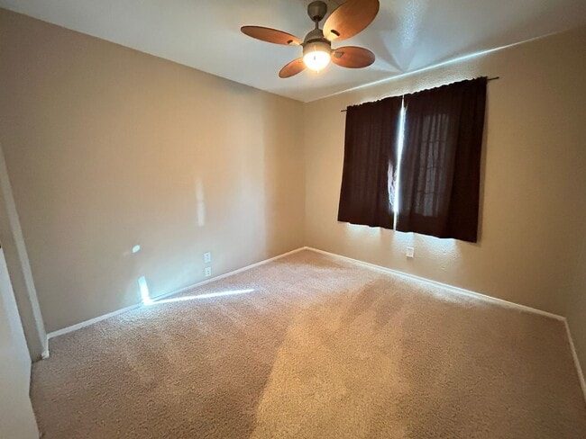 Building Photo - No HOA 3-Bedroom 2.5-Bathroom Home!