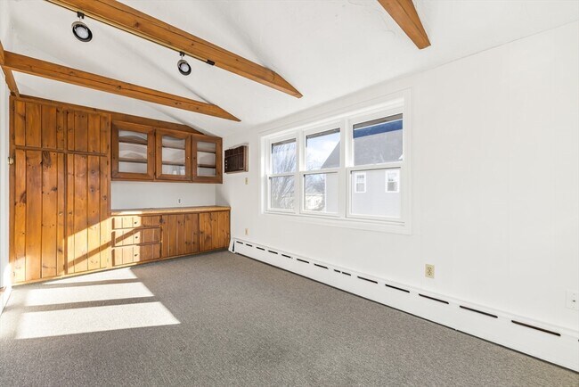 Building Photo - 33 Pearl St