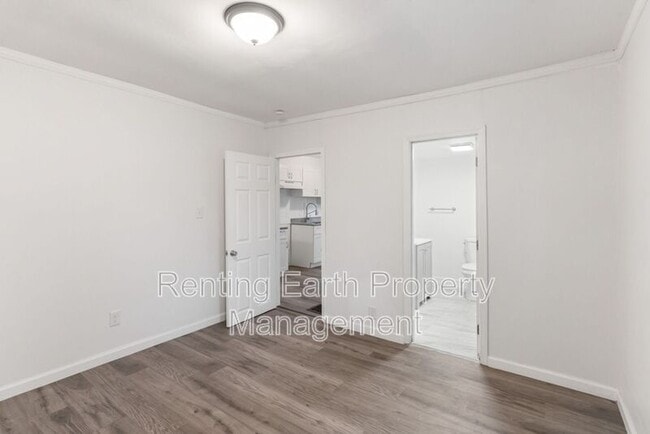 Building Photo - 9746 Diamond Dr