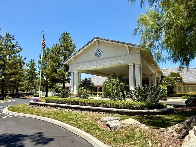 Building Photo - Four Seasons 55+ – Beautifully Upgraded wi...