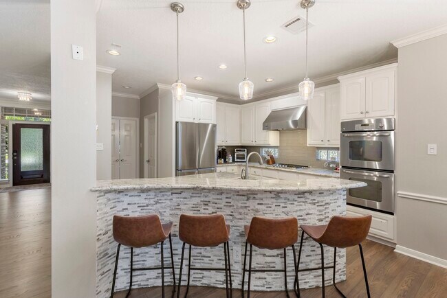 Building Photo - 10 Scenic Mill Pl