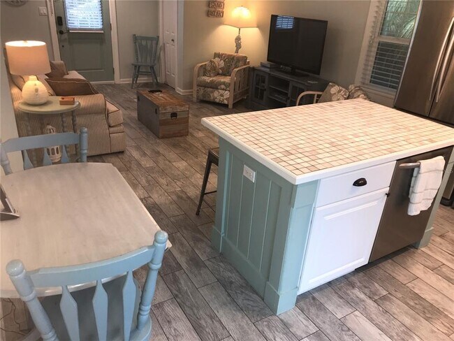 Building Photo - 305 57th St