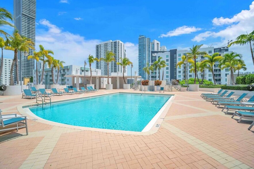 Building Photo - 350 NE 24th St