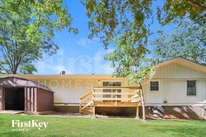 Building Photo - 818 Hillside Dr