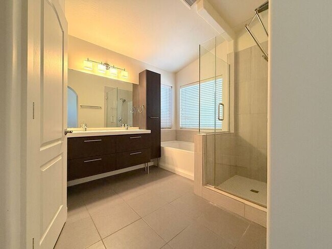 Building Photo - PRICE REDUCED – Fresh Updates in Prime Scottsdale Location!