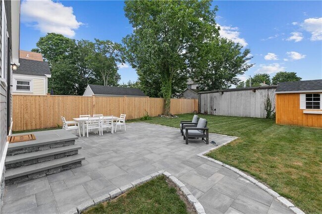 Building Photo - 34 E Bowery St