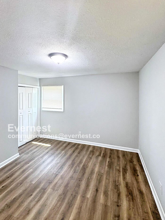 Building Photo - 8277 Redwood Dr