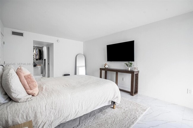 Building Photo - 2851 NE 183rd St