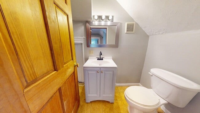 Building Photo - Madison/W.95th neighborhood : 3 bedroom/1 bath single family house available NOW.