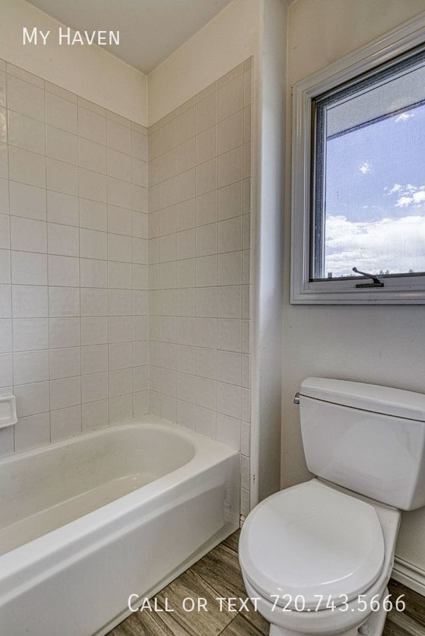 Building Photo - Stunning Heritage West home with all the b...