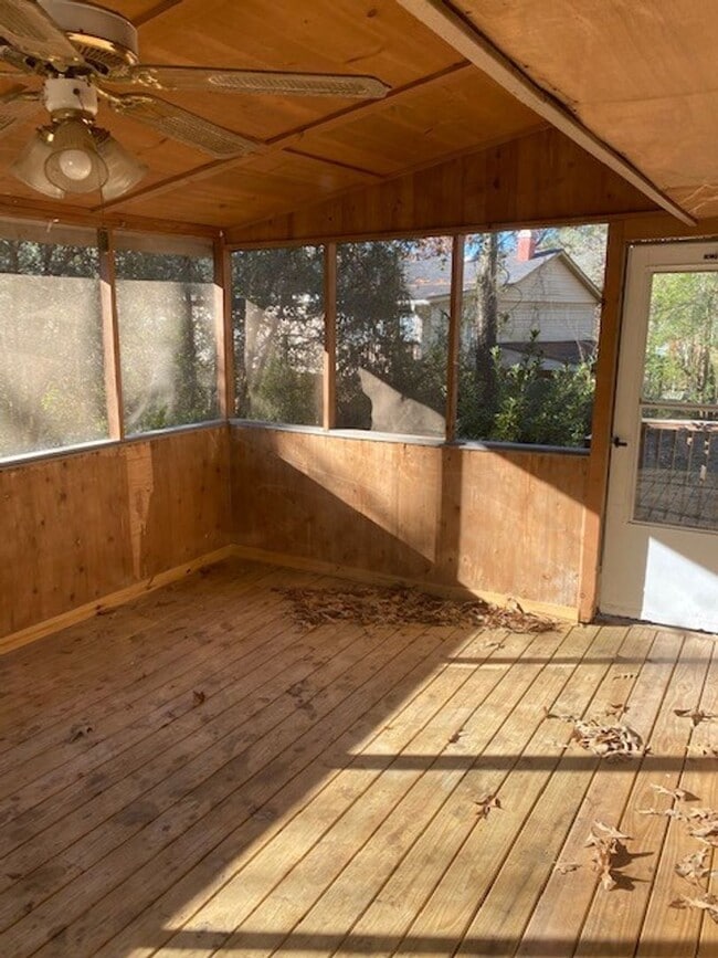 Building Photo - Wooded cul-de-sac lot! 4beds/1.5baths