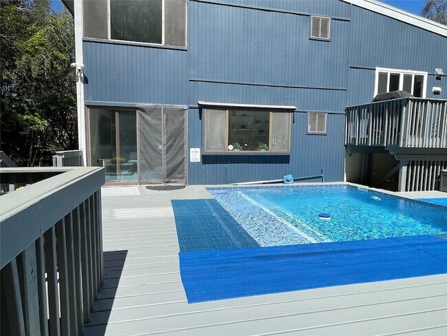 Building Photo - 22 Balmoral Cres