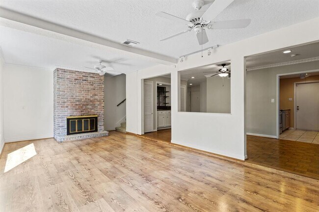 Building Photo - 1417 Welch St