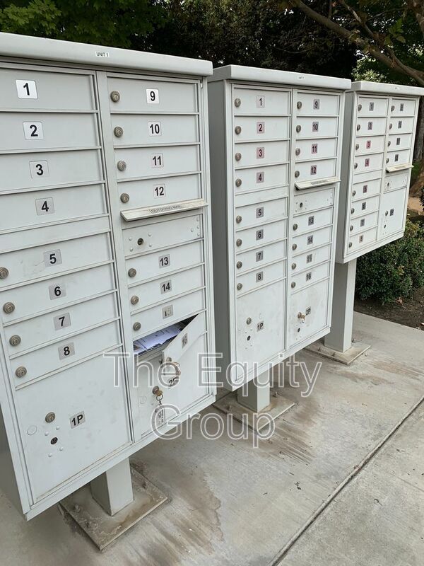 Building Photo - 4233 W Walnut Ave