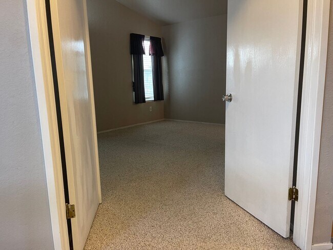 Building Photo - 2234 Prestwick St