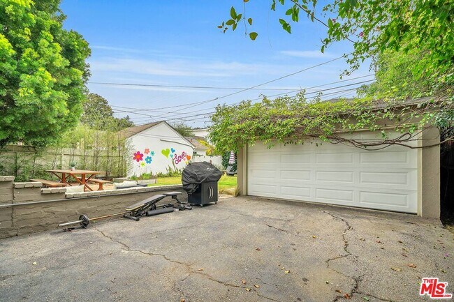Building Photo - 630 S Gretna Green Way