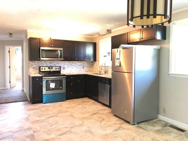 Building Photo - Recently Renovated Three Bedroom in Gallatin