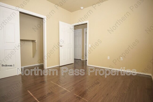 Building Photo - 8685 N Loop Dr