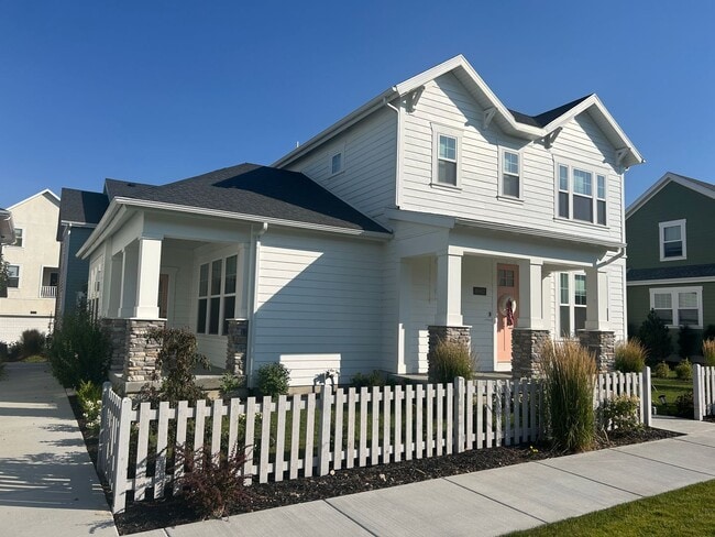 Building Photo - Amazing 4 Bed, 3.5 Daybreak Home with Office