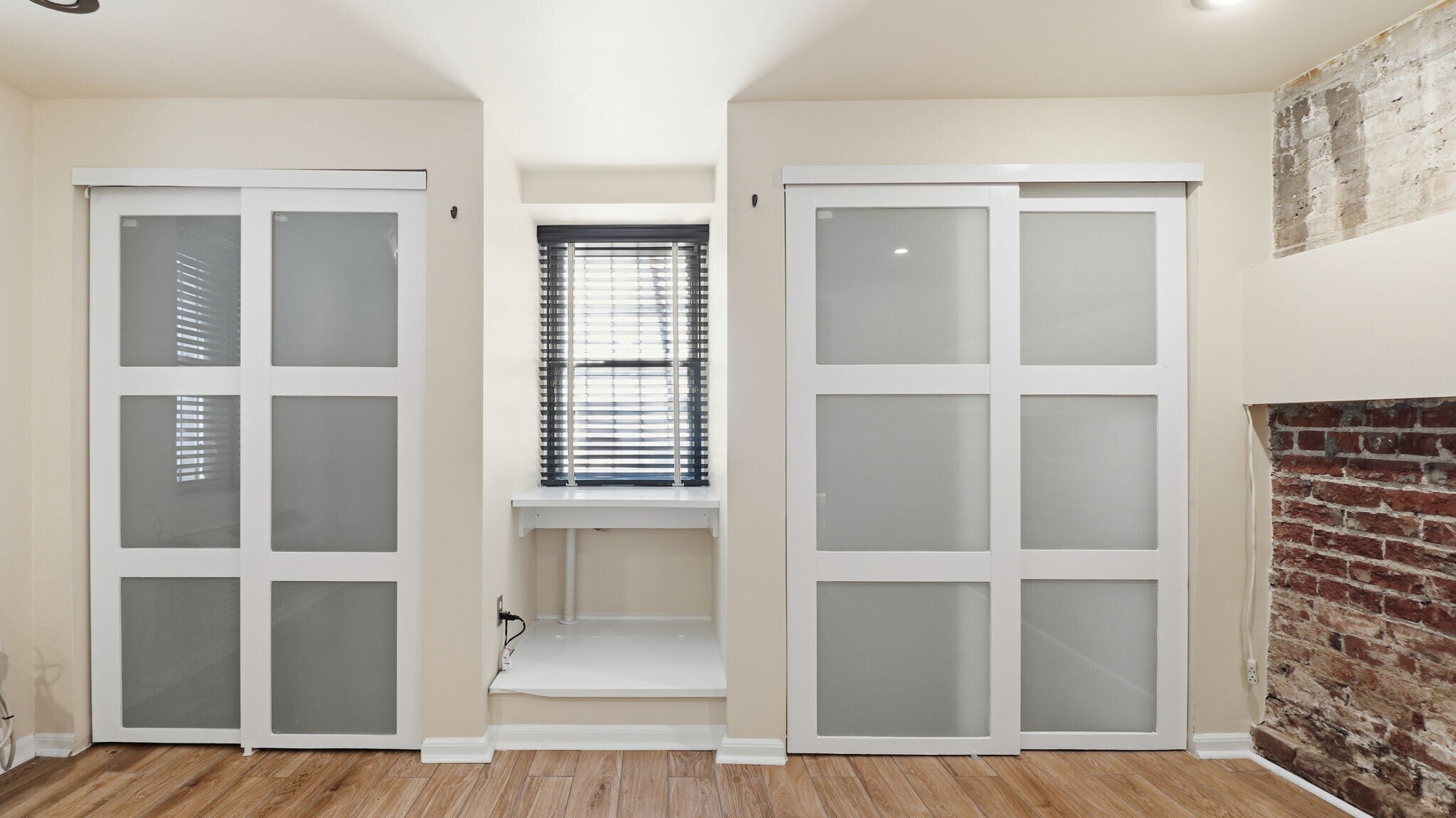 Corner Bedroom with light from two sides - 1450 Harvard St NW