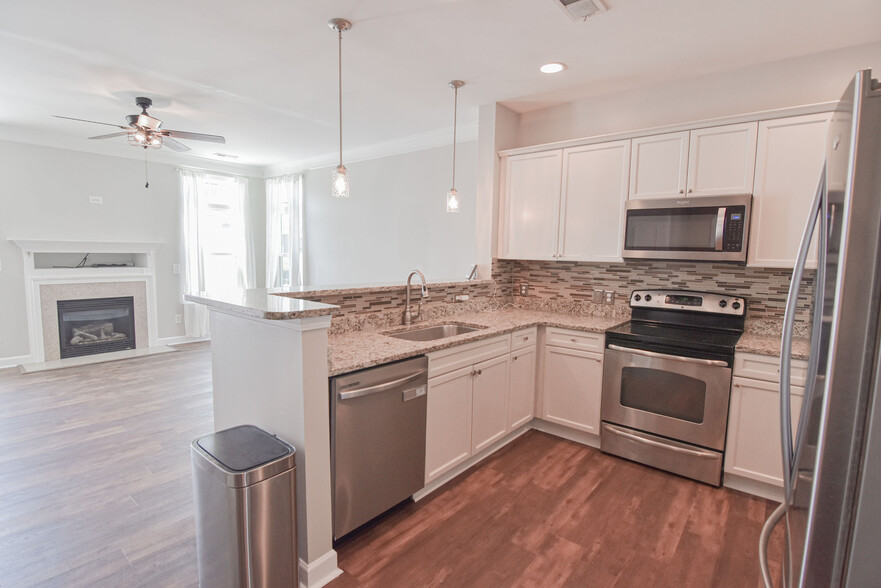 Building Photo - 2913 White Willow Rd