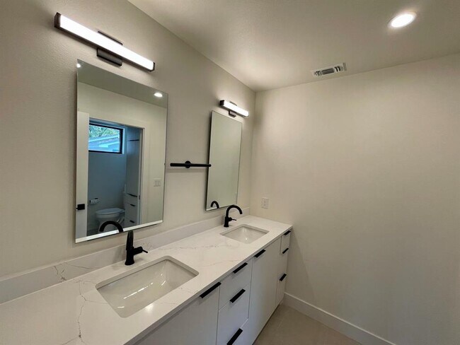 Building Photo - 1309 Palo Duro Rd