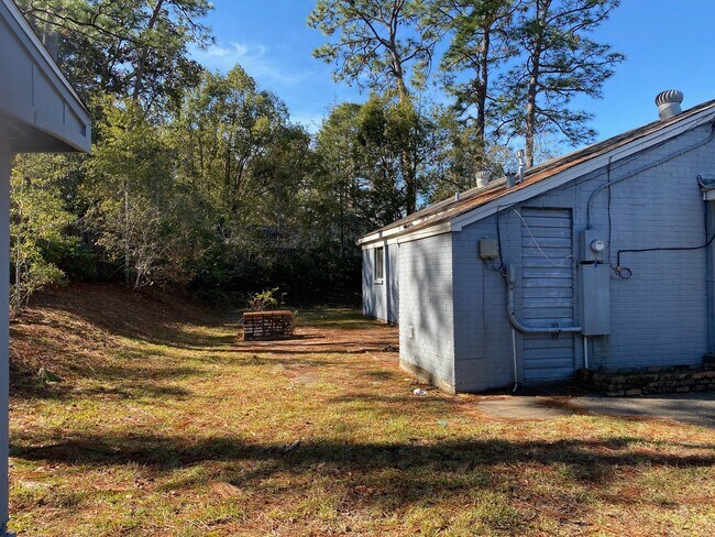Building Photo - 4001 Sunnyvale Ln S