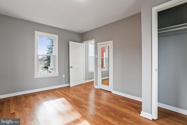 Building Photo - 655 S Potomac St